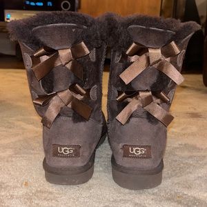 SHORT BOW UGG BOOTS - CHOCOLATE BROWN WOMEN’S 8